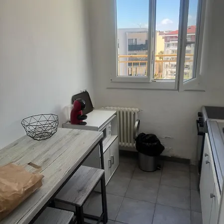 Cozy For 3 People Port *